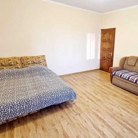 Apartment On Kravchuka, 11B Lutsk Ngoại thất bức ảnh