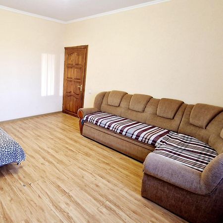 Apartment On Kravchuka, 11B Lutsk Ngoại thất bức ảnh