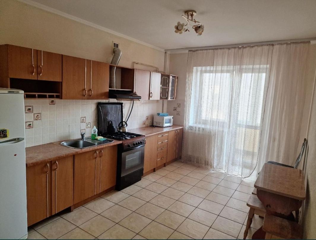 Apartment On Kravchuka, 11B Lutsk Ngoại thất bức ảnh